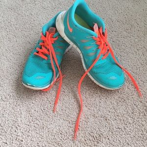 Nike Free 5.0 tennis shoes